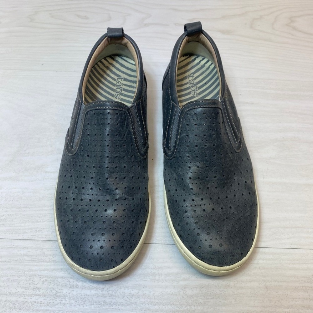 Taos Womens 7 Court Slip On Sneaker Perforated Blue Leather Comfort Walking Flat